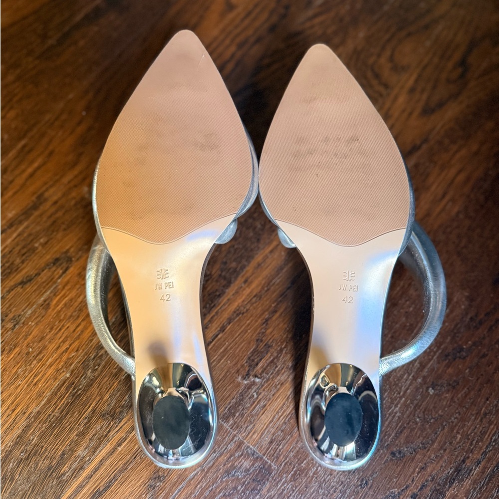 Sara Mule in metallic silver - Picture 11 of 14